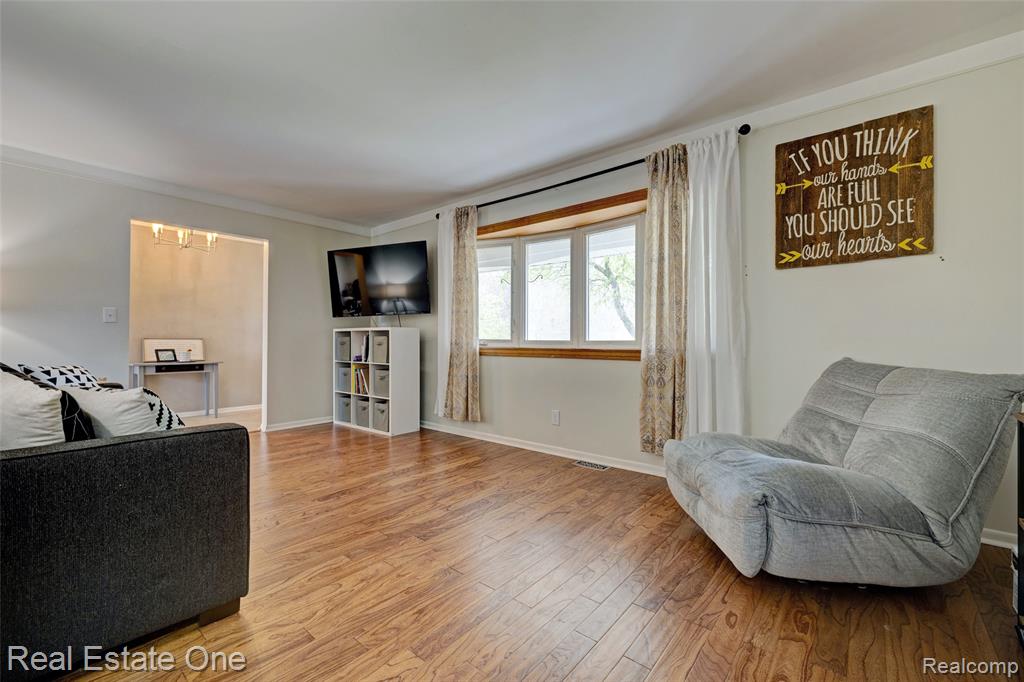 327 Coats Road, Lake Orion, MI 48362 — Photo 14