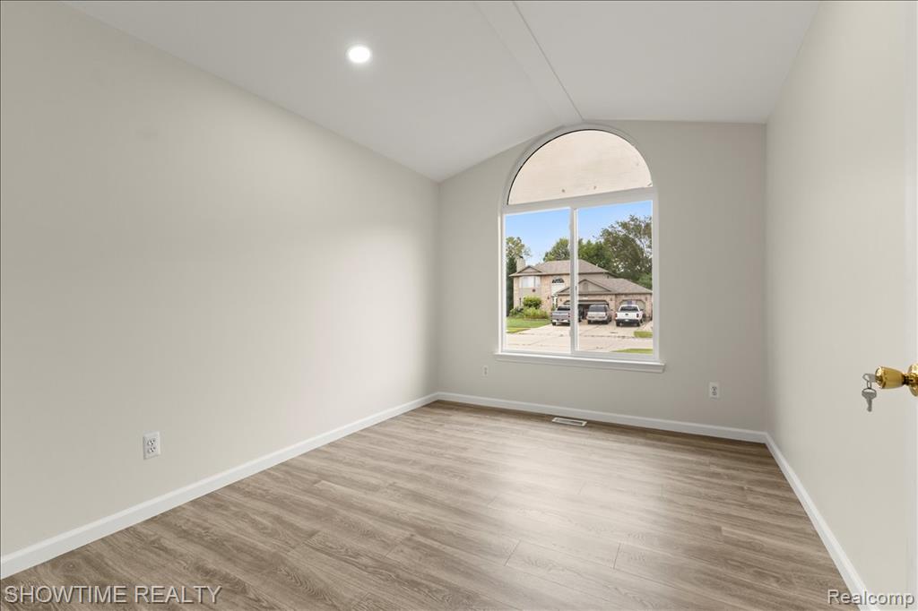 46132 Royal Drive, Chesterfield, MI — Photo 20