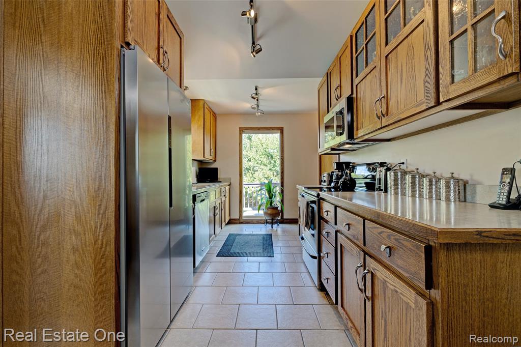 5899 Cobblestone Drive, Almont, MI 48461 — Photo 7