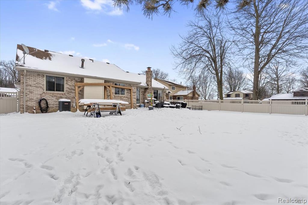 21526 E Chipmunk Trail, Woodhaven, MI 48183 — Photo 24