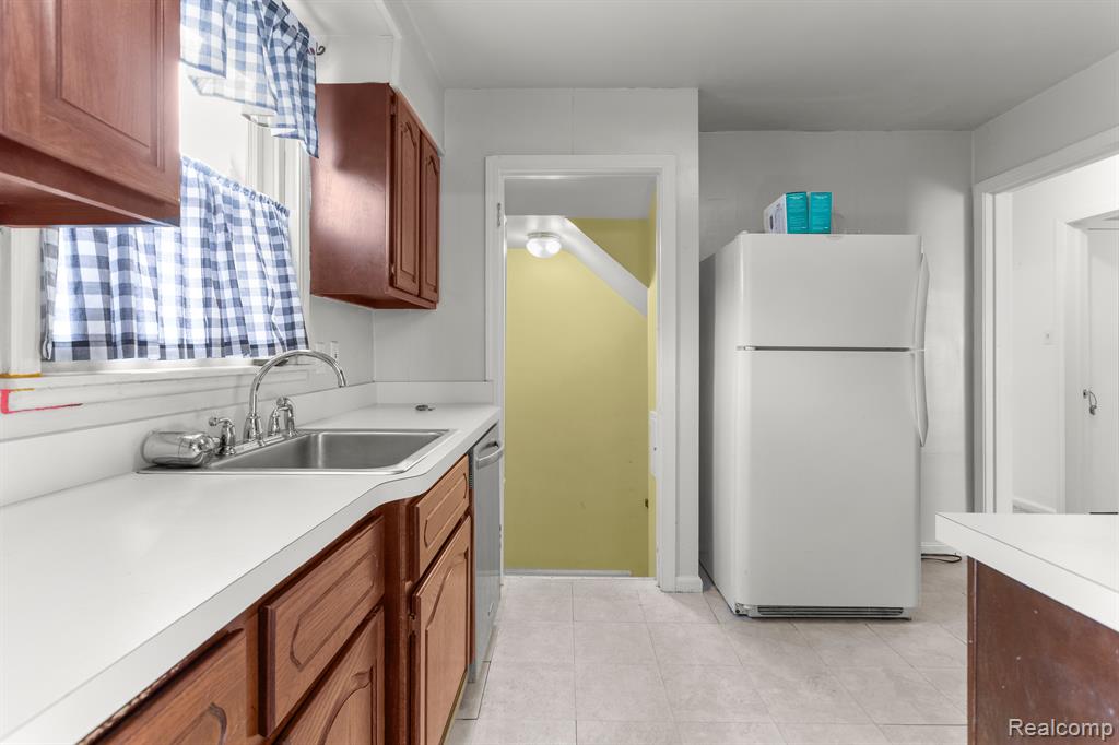 843 MAYBURN Street, Dearborn, MI 48128 — Photo 10