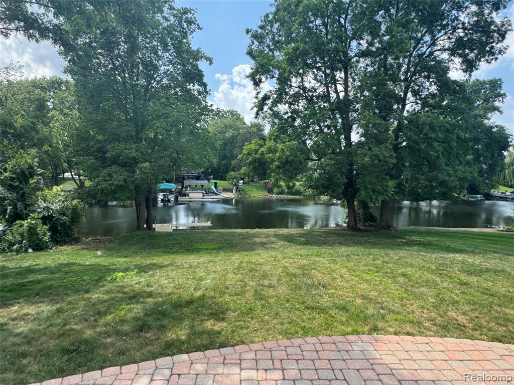 5245 Riverwalk Trail, Commerce Twp, MI 48382 — Photo 9