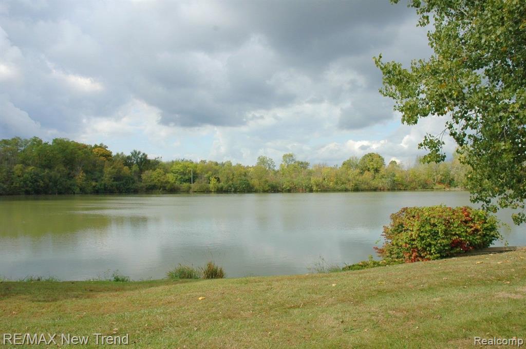 9528 FENHILL Drive, Grand Blanc, MI 48439 — Photo 40