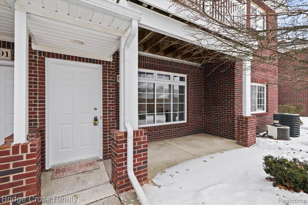 5685 Twin Oaks Drive, Sterling Heights, MI 48314 — Photo 2
