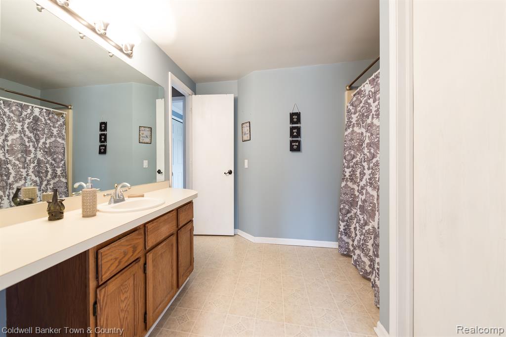 915 TANAGER Trail, Howell, MI 48843 — Photo 21