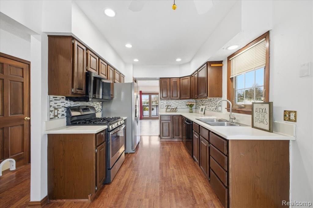 3338 Breckland Court, Ann Arbor, MI 48108 — Photo 9