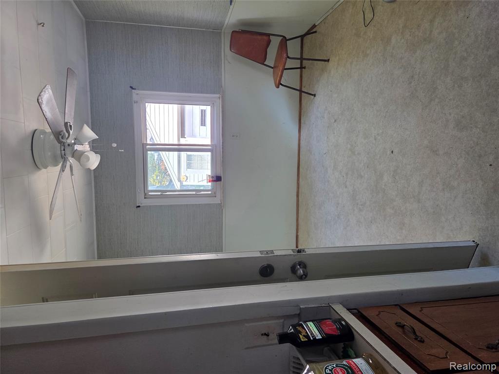 2138 Ridgemont Road, Grosse Pointe Woods, MI 48236 — Photo 6