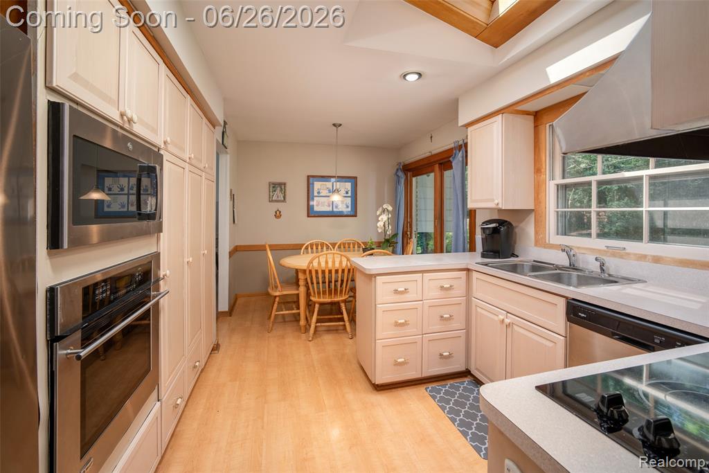 6826 Spruce Drive, Bloomfield Hills, MI 48301 — Photo 10