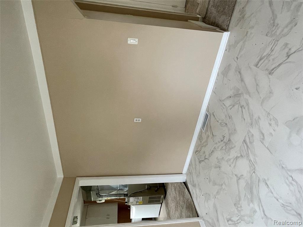 8203 Paige Avenue, Warren, MI 48089 — Photo 16