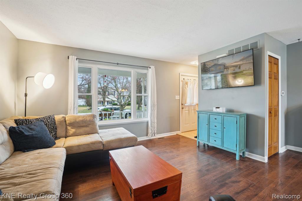 830 TANAGER Trail, Howell, MI 48843 — Photo 8