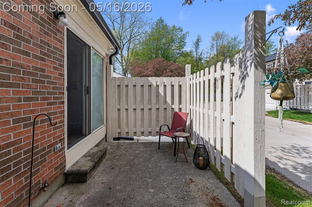 1501 Dover Hill N, Walled Lake, MI 48390 — Photo 18