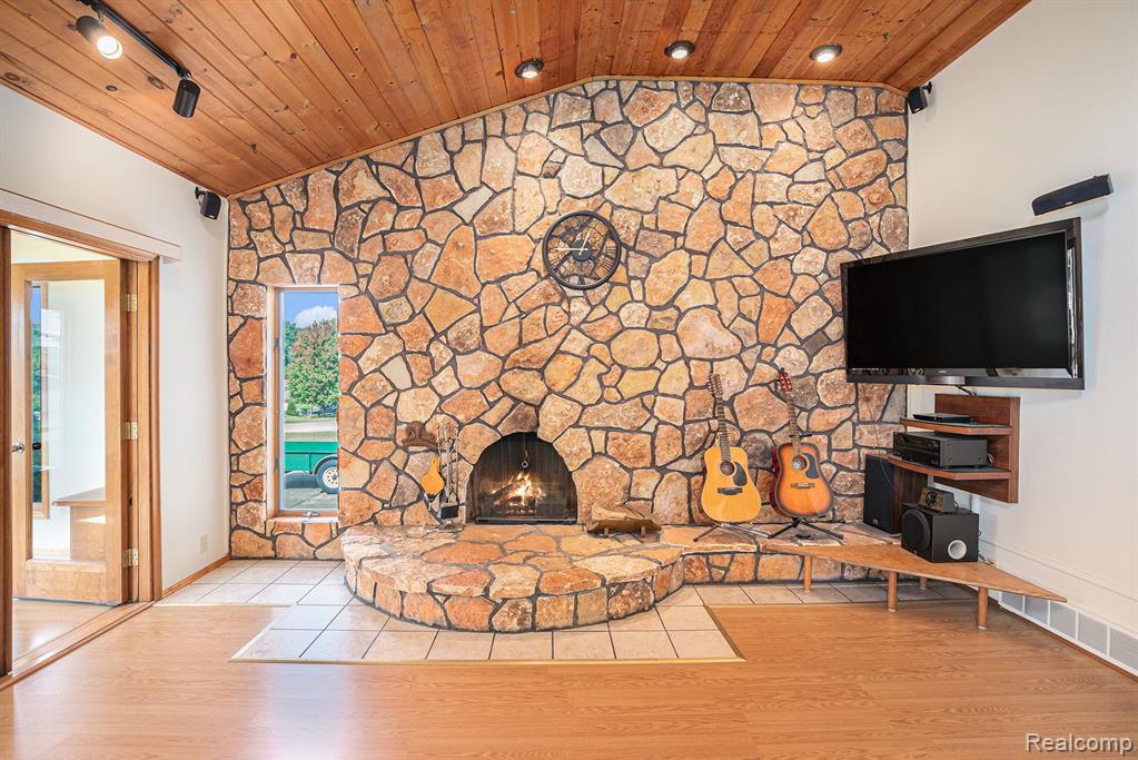 7630 Parkwood Drive, Fenton, MI 48430 — Photo 5