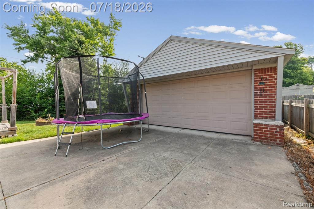 8950 Brentwood Street, Livonia, MI 48150 — Photo 4