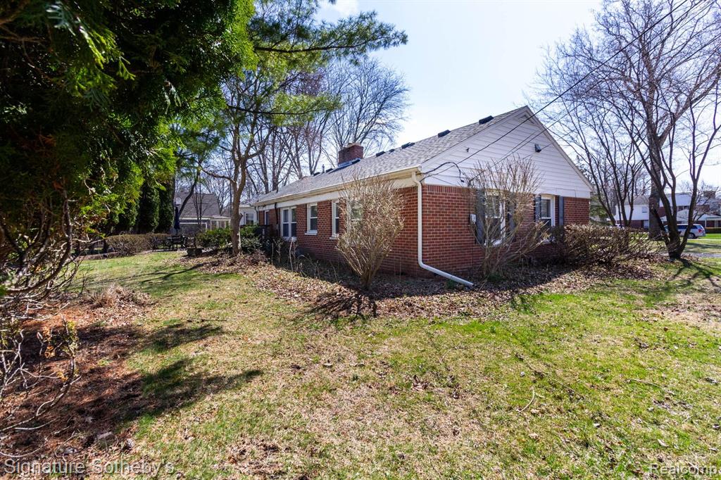 21890 Hampton Street, Beverly Hills, MI 48025 — Photo 31