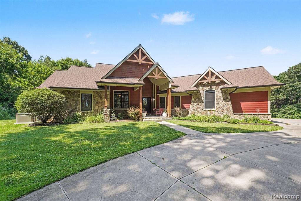 2250 E Coon Lake Trail, Howell, MI 48843