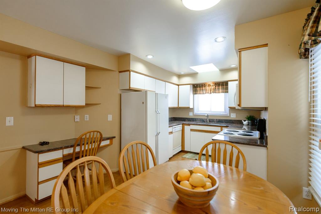925 N Rosevere Avenue, Dearborn, MI 48128 — Photo 7