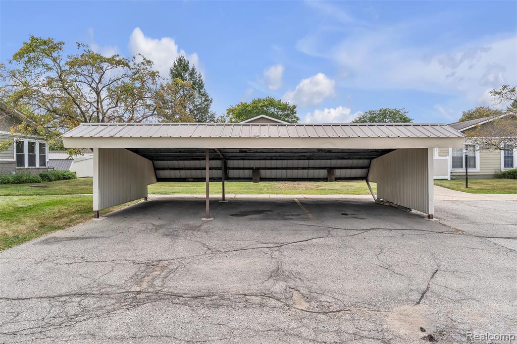 22653 Woolsey, Novi, MI — Photo 43