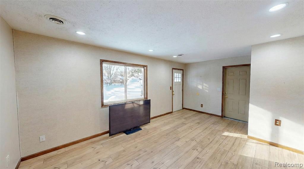 5465 Johnson Road, Flushing, MI 48433 — Photo 24