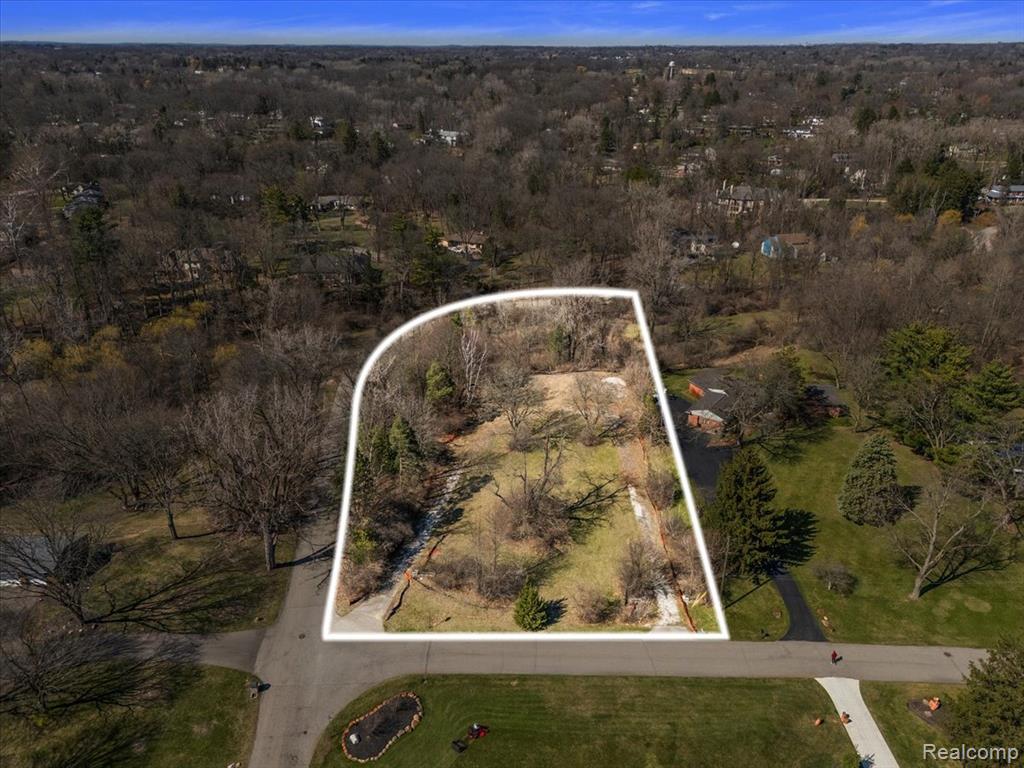5090 Wallbrook Court, West Bloomfield, MI