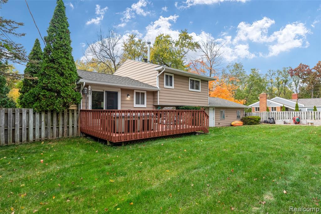 4245 Bunker Avenue, West Bloomfield, MI 48323 — Photo 32