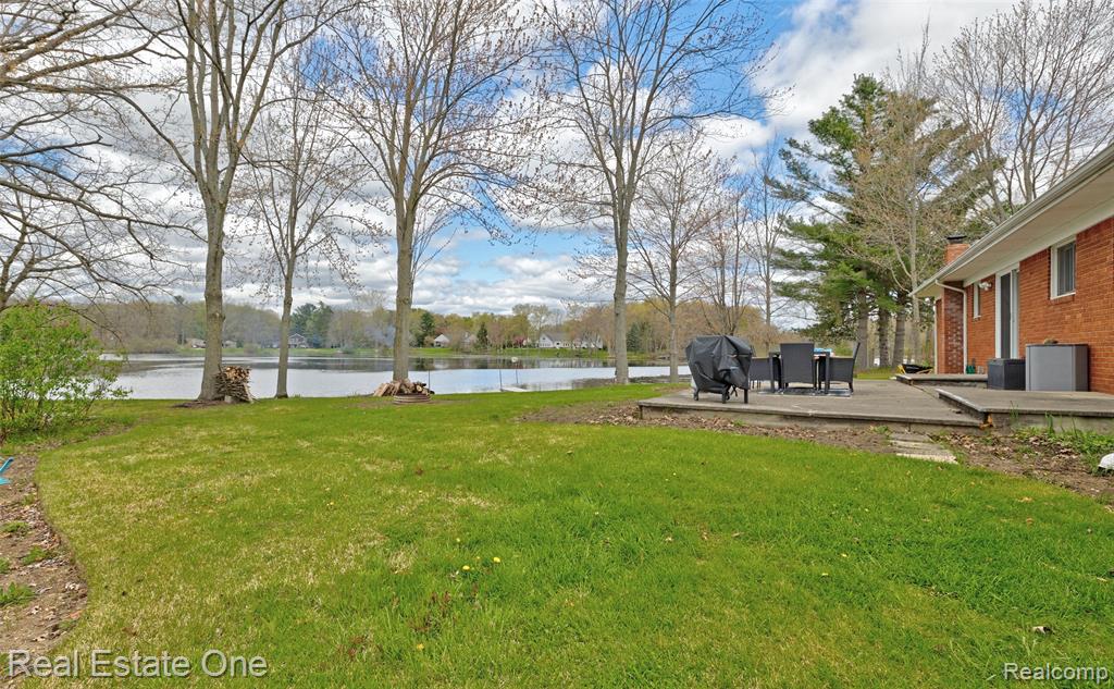 327 Coats Road, Lake Orion, MI 48362 — Photo 32