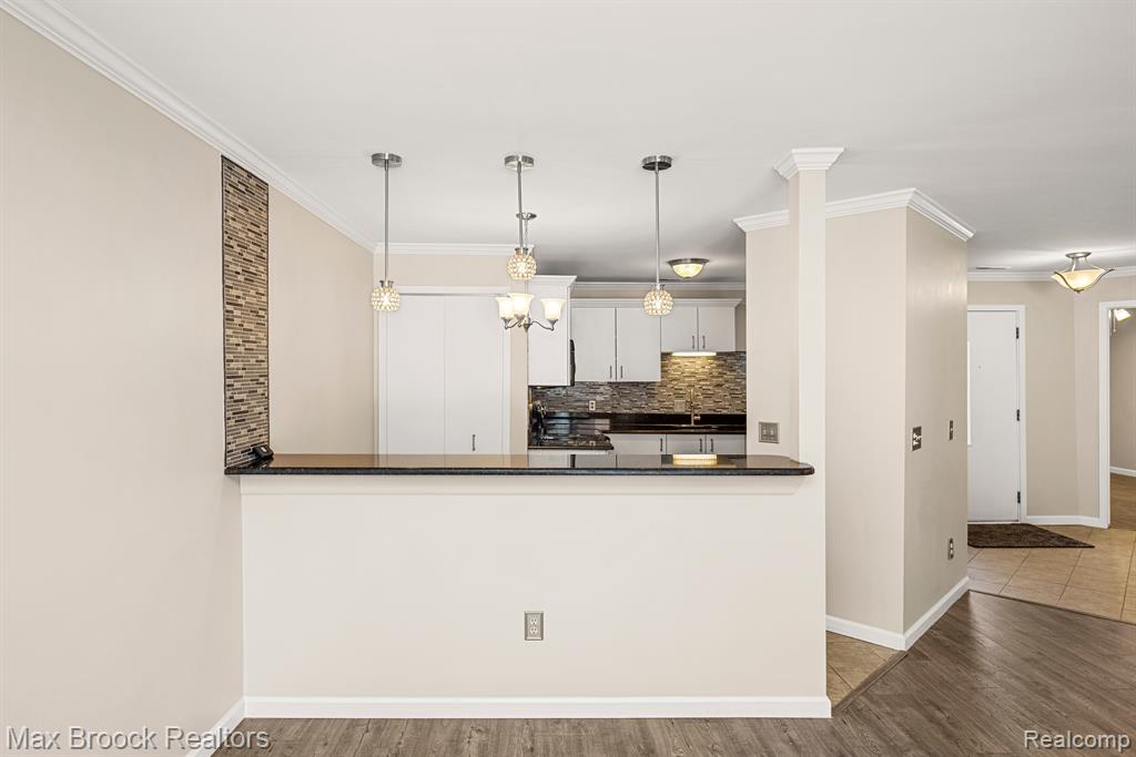 6689 W Ridgefield Circle, West Bloomfield, MI — Photo 11
