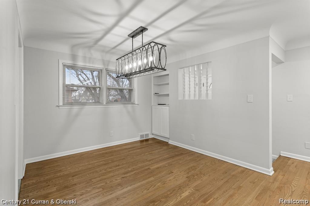 7296 KINGSBURY STREET, Dearborn Heights, MI 48127 — Photo 12