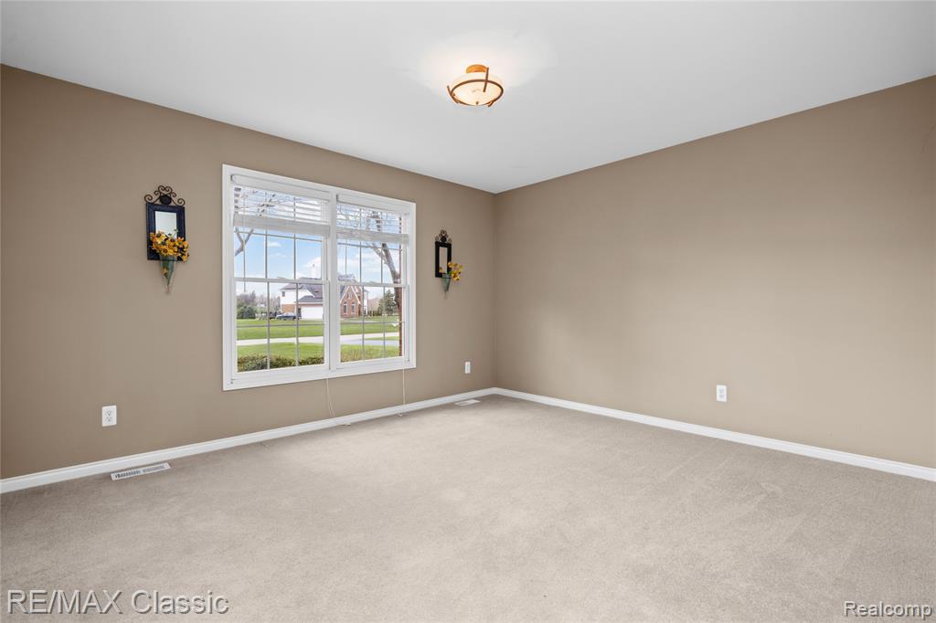 4930 Menominee Lane, Clarkston, MI 48348 — Photo 45