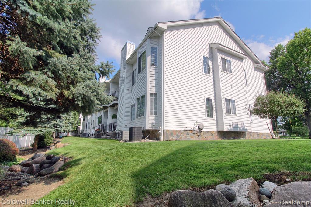 1696 CASSADY PLACE Drive, Plymouth, MI 48170 — Photo 33