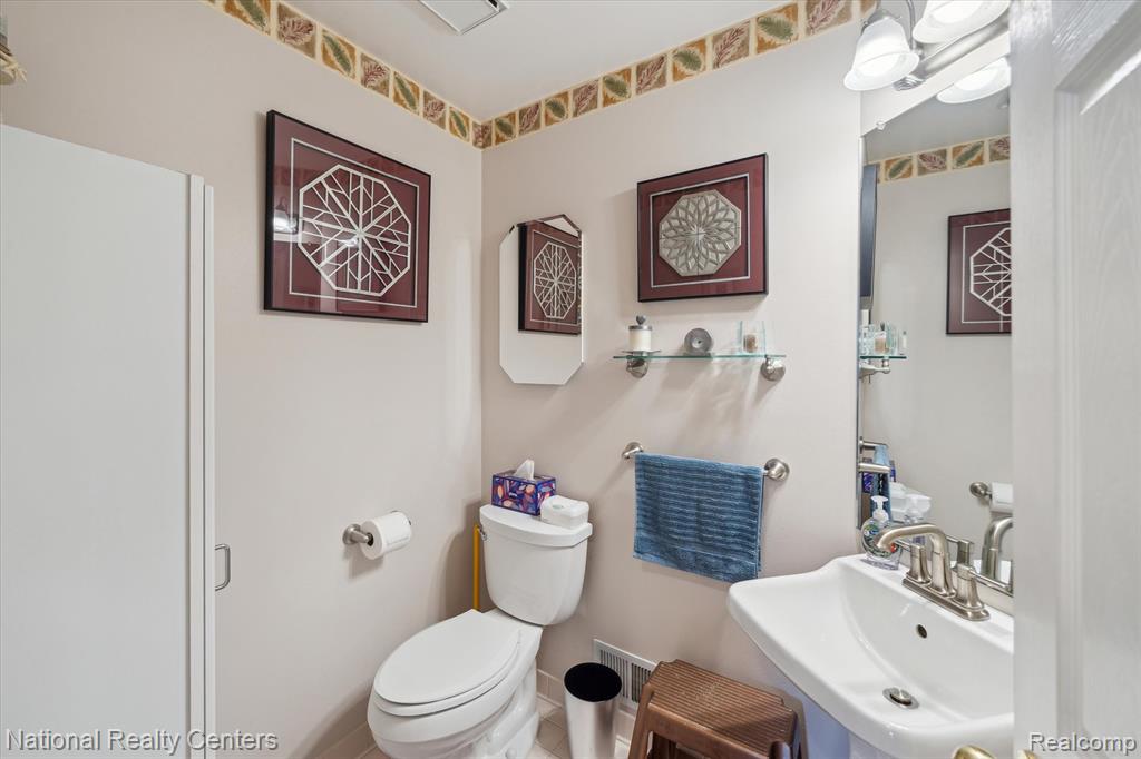 41250 Scarborough Court, Clinton Twp, MI 48038 — Photo 11