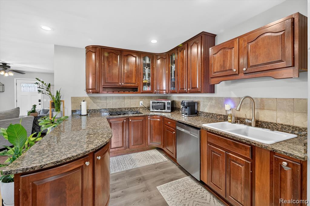 9115 Maplewood Drive, White Lake, MI — Photo 15
