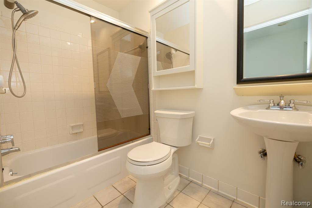 23062 CRANBROOKE Lane, 173, Novi, MI — Photo 18