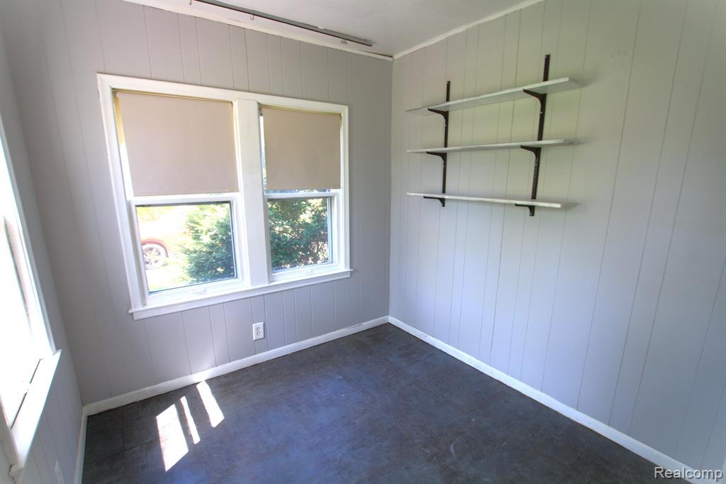 7035 PONTIAC LAKE Road, Waterford, MI 48327 — Photo 15
