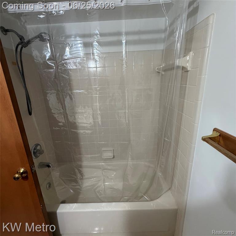 49429 Ferrisburg Court, Utica, MI 48315 — Photo 18
