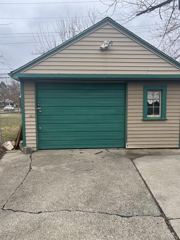6585 Dolphin Street, Dearborn Heights, MI 48127 — Photo 43