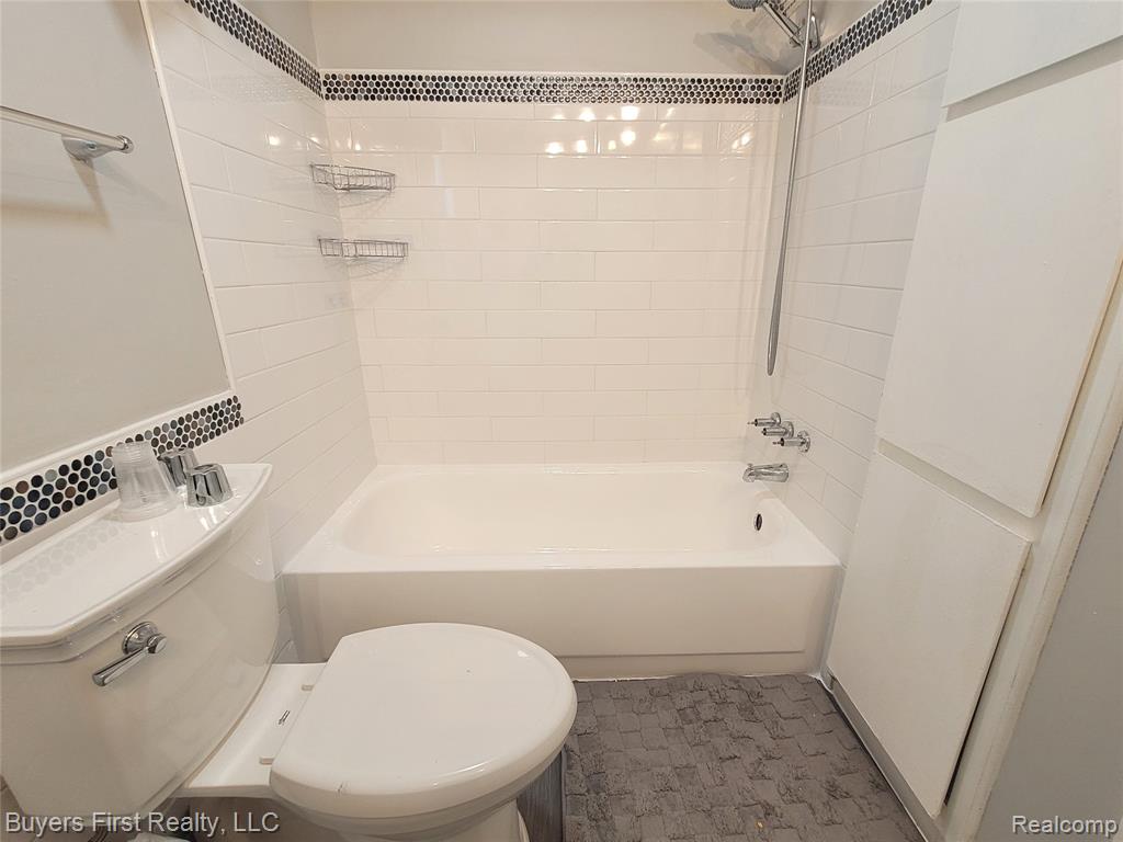 14710 Loretta Place, Oak Park, MI 48237 — Photo 20