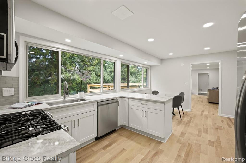 655 S Spinningwheel Lane, Bloomfield Hills, MI 48304 — Photo 15