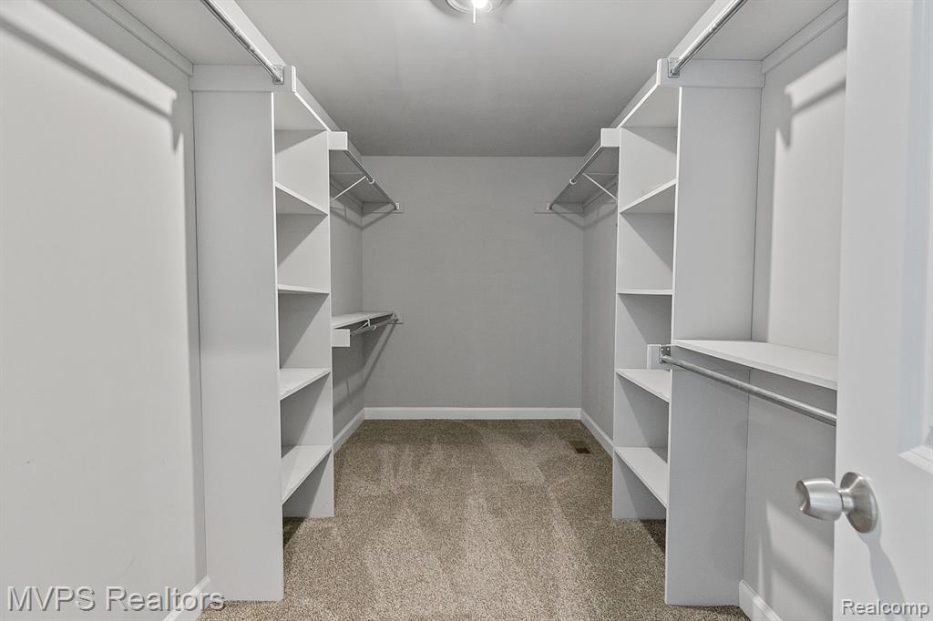 5325 SHOREWOOD Drive, Fort Gratiot, MI 48059 — Photo 35