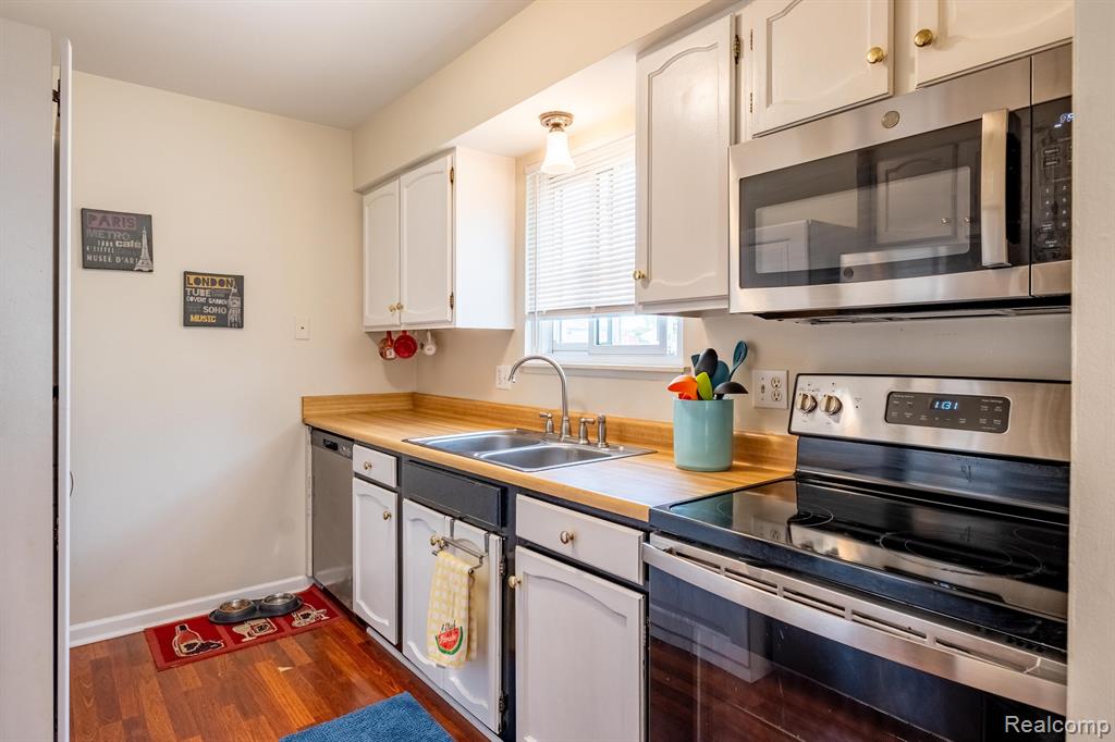 5291 HIGHLAND Road, 204, Waterford, MI 48327 — Photo 3