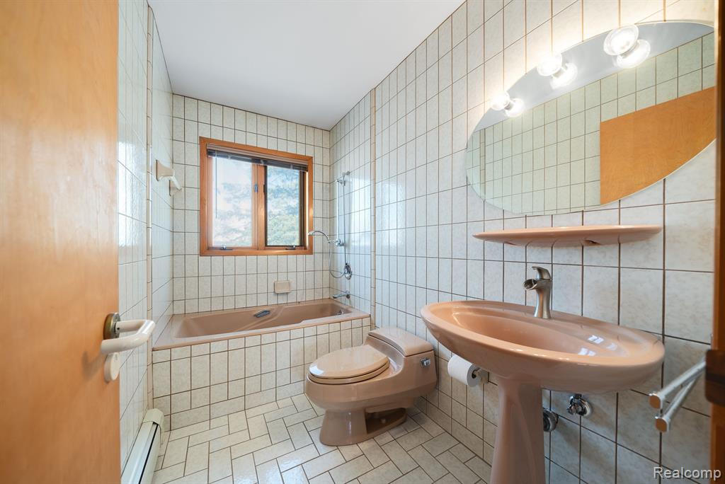 935 Stratton Drive, Waterford, MI 48328 — Photo 19