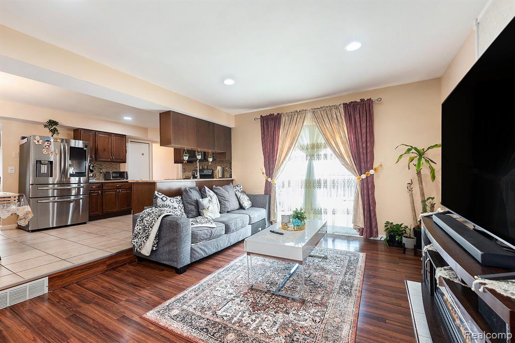 4810 Benjamin Drive, Sterling Heights, MI 48310 — Photo 9