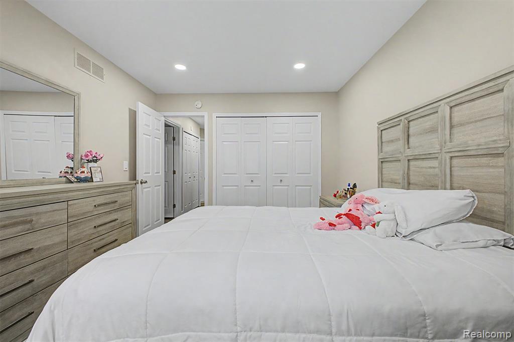 816 N Beech Daly Road, Dearborn Heights, MI 48127 — Photo 25