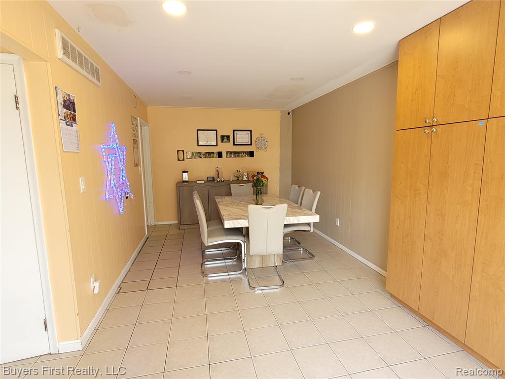 26040 Marlowe Place, Oak Park, MI 48237 — Photo 7