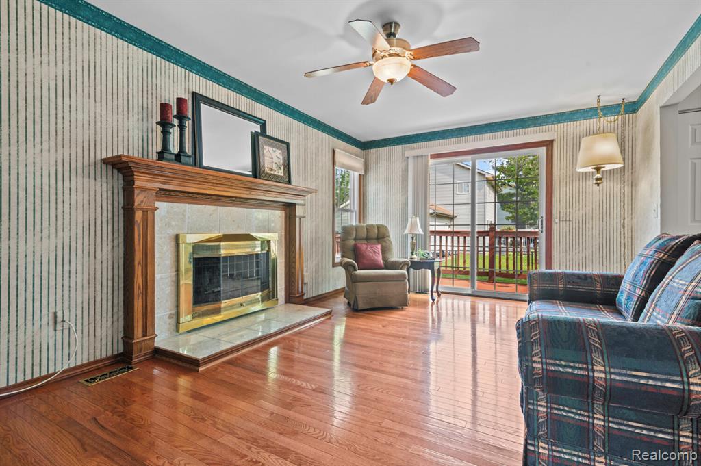 9076 Wildwood Lake Dr, Whitmore Lake, MI 48189 — Photo 6