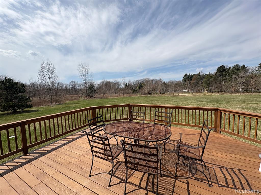 7681 Fieldcrest Drive, Almont, MI 48003 — Photo 9