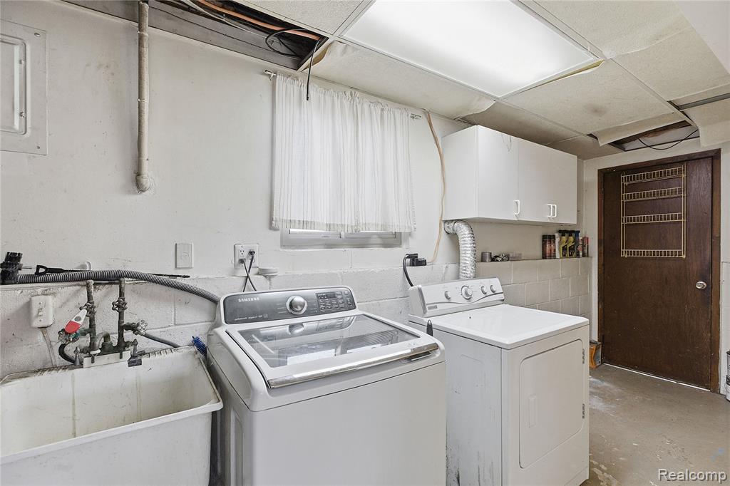 6230 Barker Drive, Waterford, MI 48329 — Photo 17