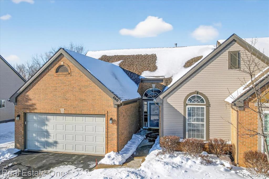 460 Golf Villa Drive, 9, Oxford, MI 48371 — Photo 2