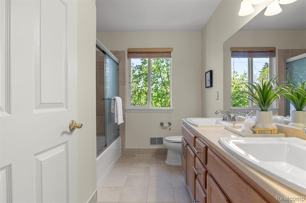 23395 Mission Lane, Farmington, MI 48335 — Photo 39