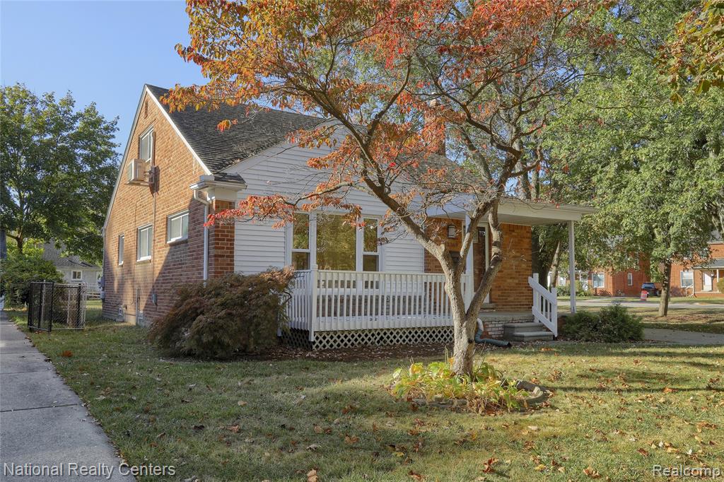 13369 Winchester Avenue, Huntington Woods, MI — Photo 2