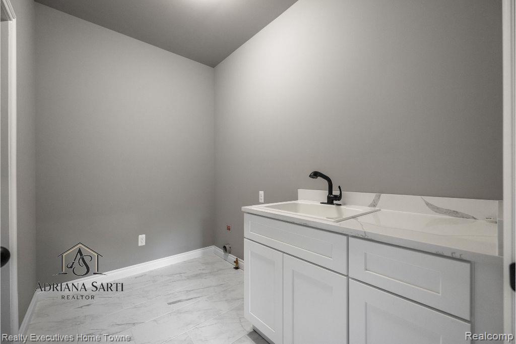 54161 Carrigan Drive, New Baltimore, MI 48047 — Photo 12